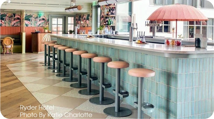 Metropolitan Free Standing Bar Stool